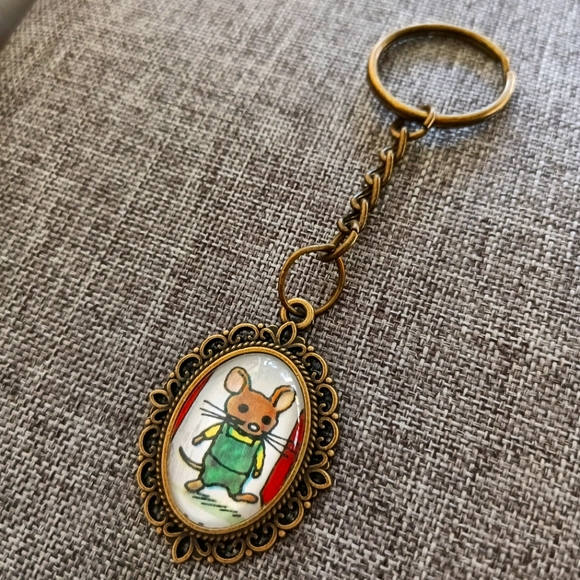 Richard Scarry 1970s book page keyring Mouse - Picture 1 of 5